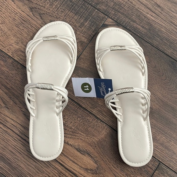Universal Thread Sandal Cream Two Band slide New shoe size 11 - Picture 1 of 4